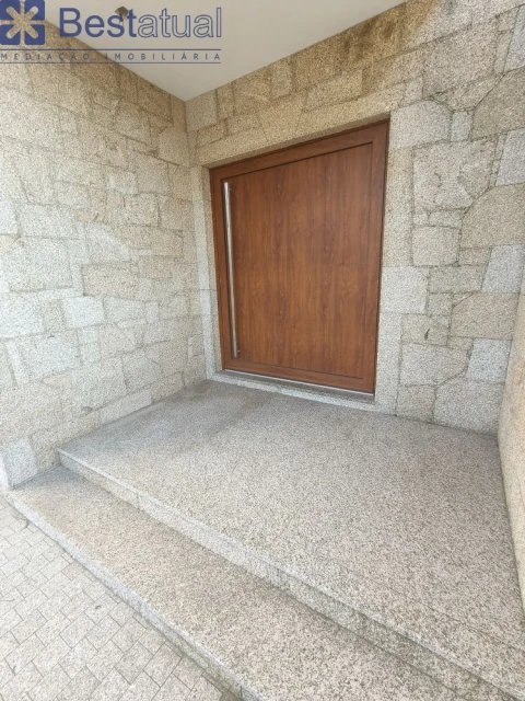 Moradia T3 para Venda em Rio Mau e Arcos