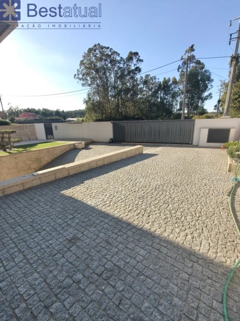 Moradia T3 para Venda em Rio Mau e Arcos