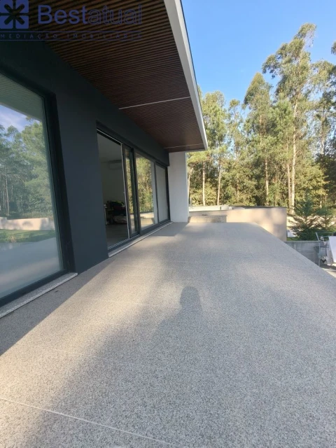 Moradia T3 para Venda em Rio Mau e Arcos