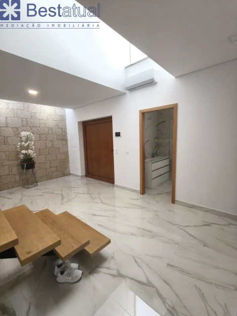 Moradia T3 para Venda em Rio Mau e Arcos