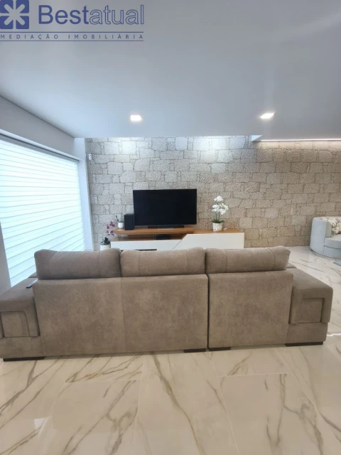 Moradia T3 para Venda em Rio Mau e Arcos