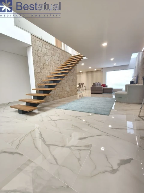 Moradia T3 para Venda em Rio Mau e Arcos