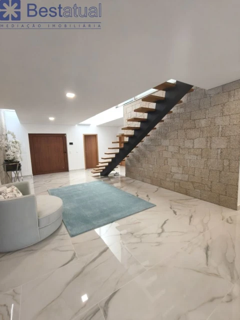 Moradia T3 para Venda em Rio Mau e Arcos