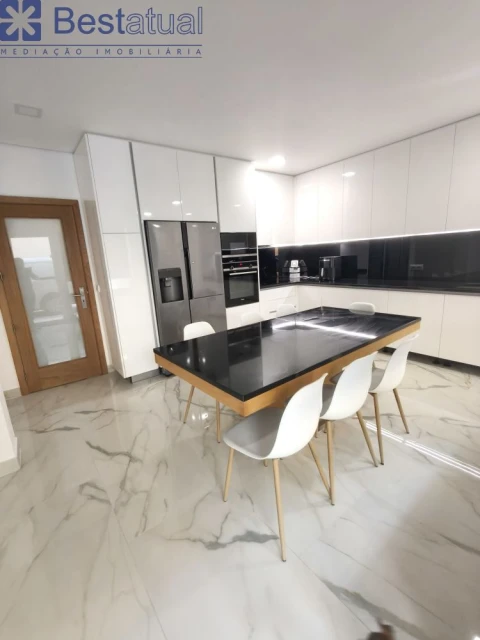 Moradia T3 para Venda em Rio Mau e Arcos