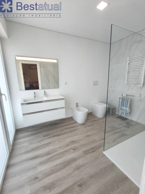 Moradia T3 para Venda em Rio Mau e Arcos