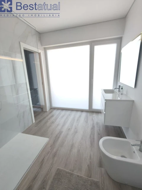 Moradia T3 para Venda em Rio Mau e Arcos