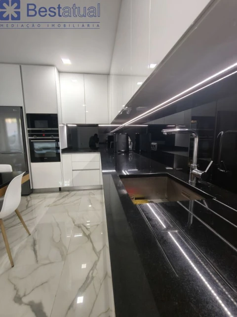 Moradia T3 para Venda em Rio Mau e Arcos