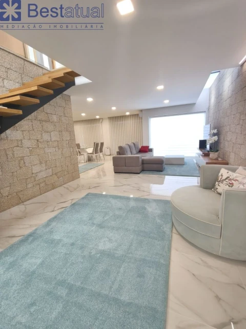 Moradia T3 para Venda em Rio Mau e Arcos