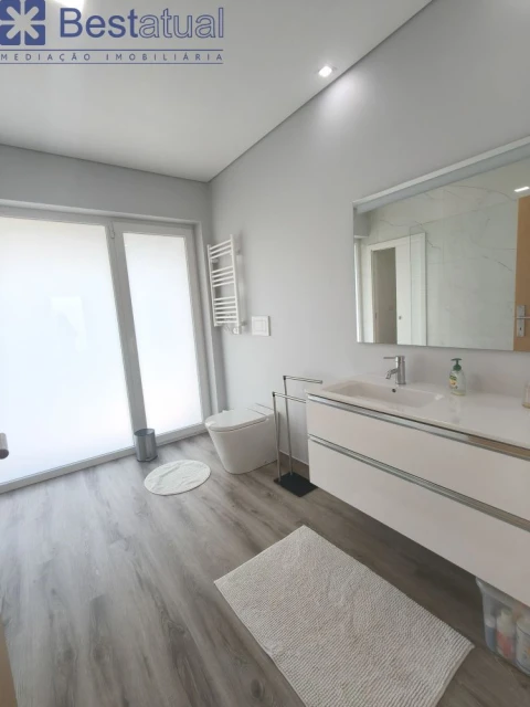 Moradia T3 para Venda em Rio Mau e Arcos