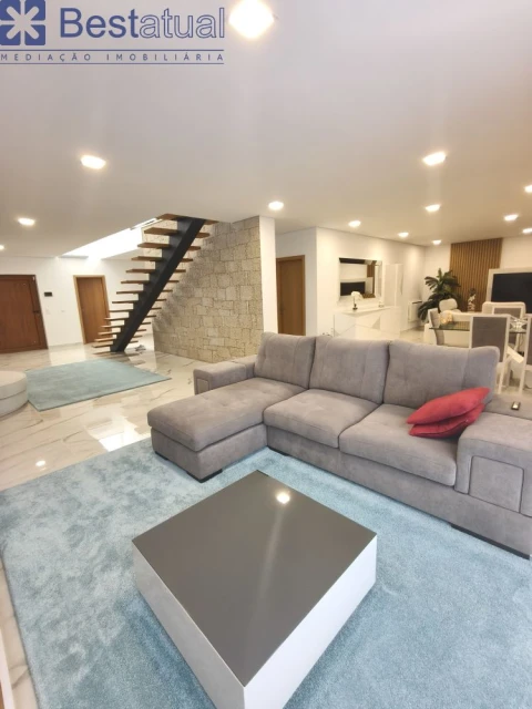 Moradia T3 para Venda em Rio Mau e Arcos