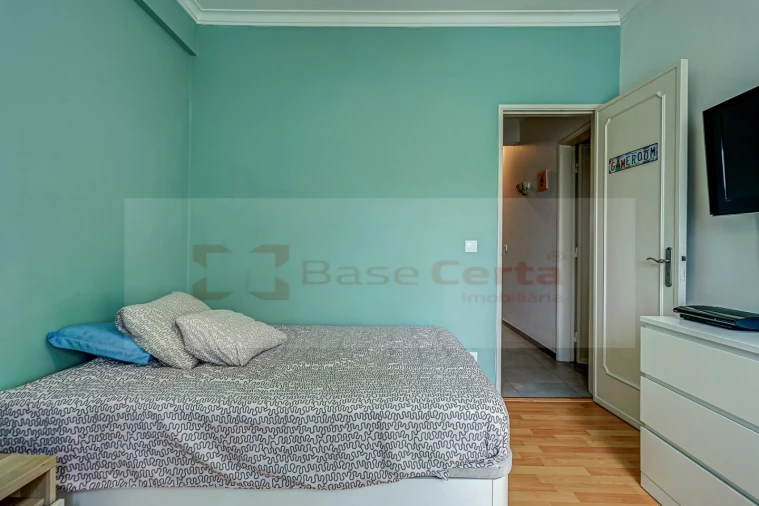 Apartamento T3 para Venda em Póvoa de Santa Iria e Forte da Casa Foto 4
