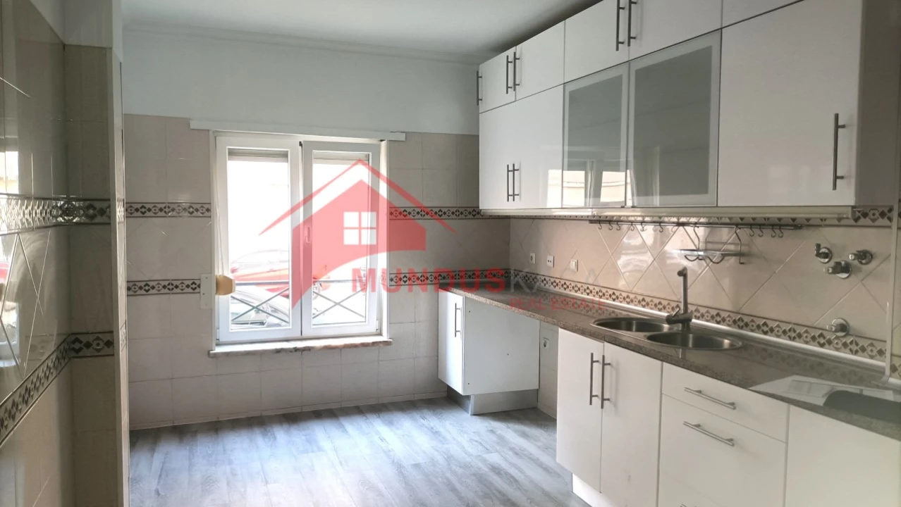Apartamento T3 para Venda em Quinta do Conde Foto 3