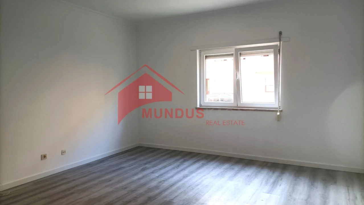 Apartamento T3 para Venda em Quinta do Conde Foto 7