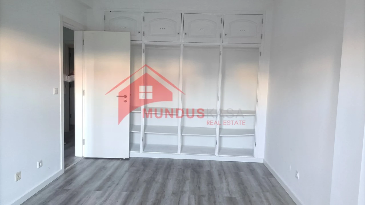 Apartamento T3 para Venda em Quinta do Conde Foto 12
