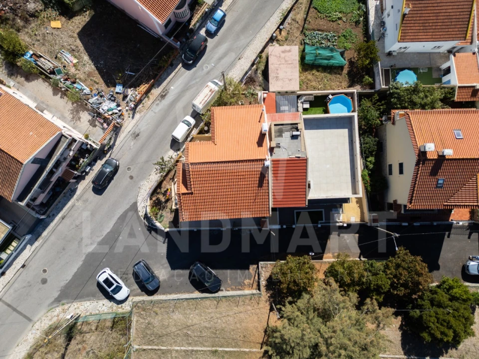 Moradia T4 para Venda em Pontinha e Famões Foto 3