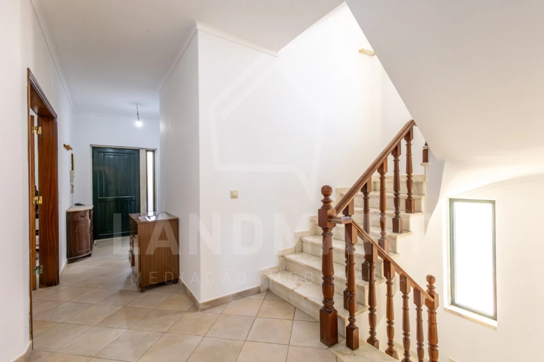Moradia T4 para Venda em Pontinha e Famões Foto 17