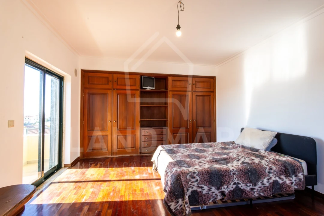 Moradia T4 para Venda em Pontinha e Famões Foto 21