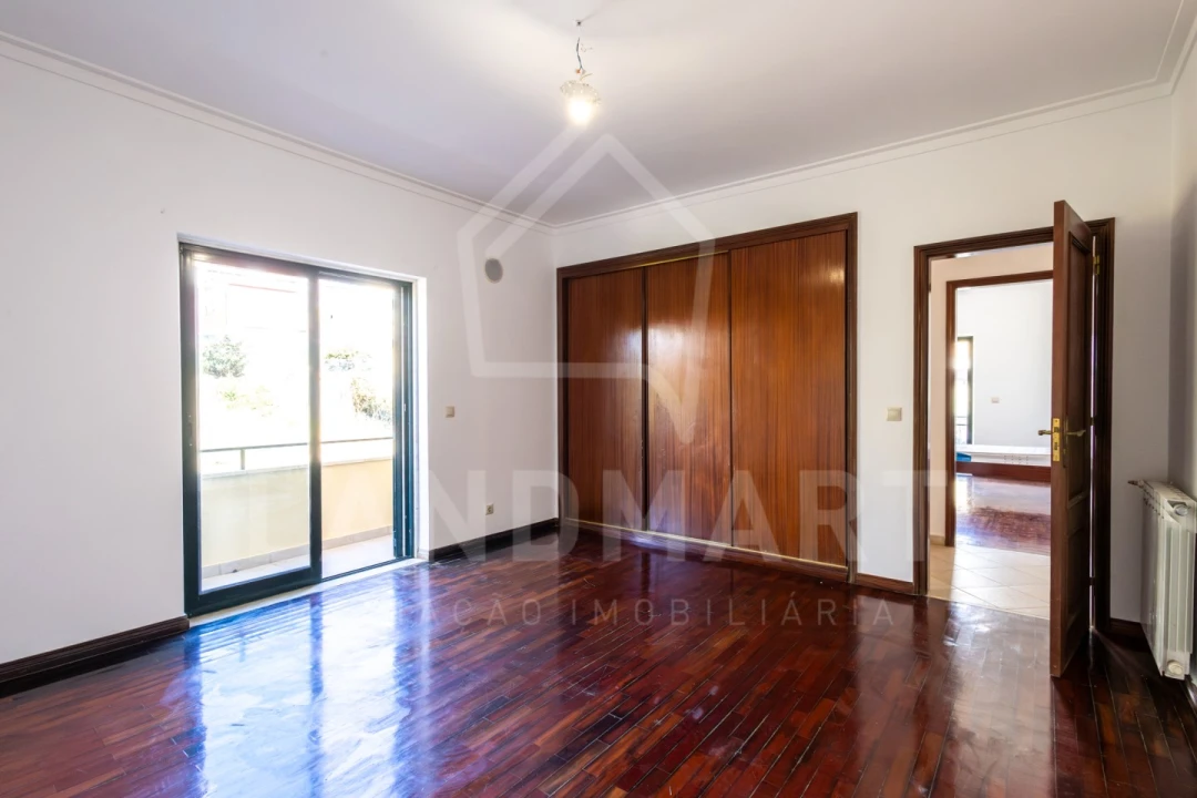 Moradia T4 para Venda em Pontinha e Famões Foto 27