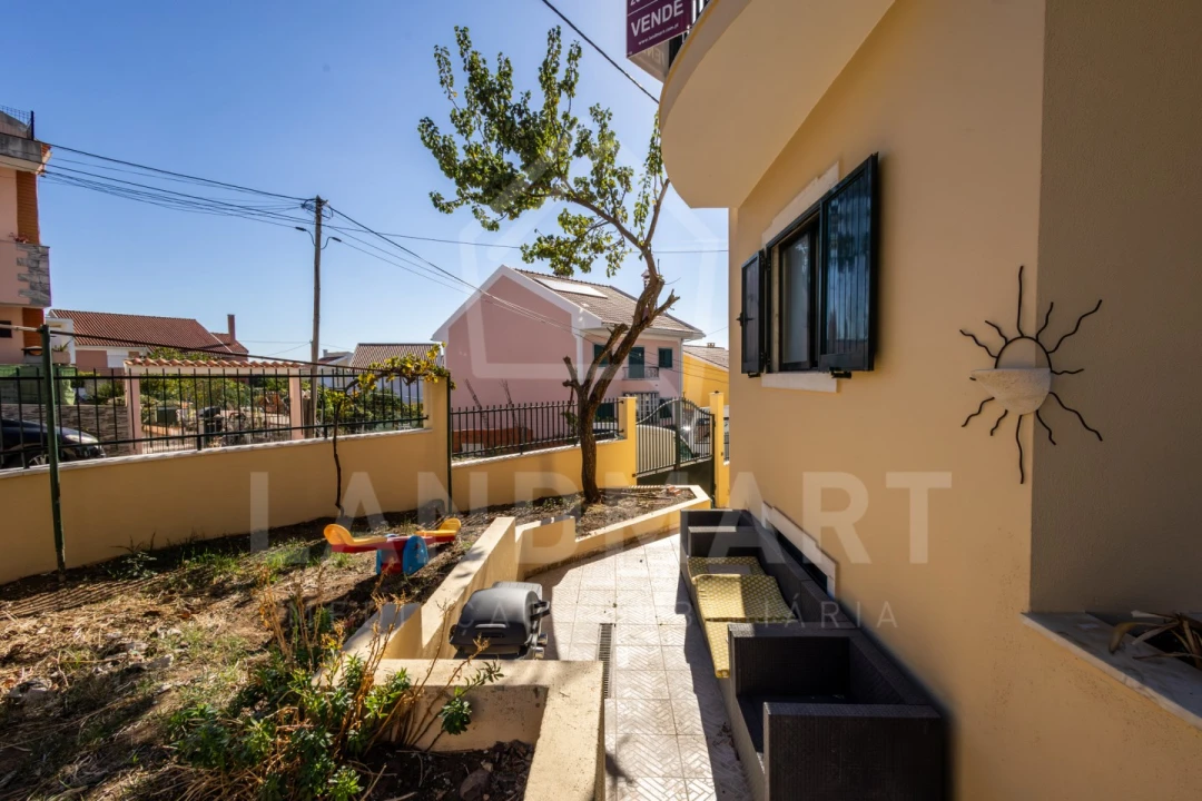Moradia T4 para Venda em Pontinha e Famões Foto 46