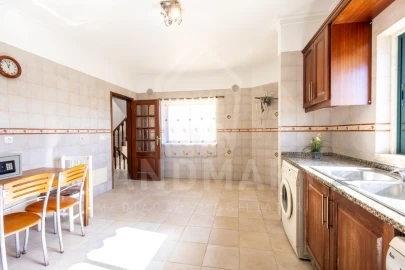 Moradia T4 para Venda em Pontinha e Famões