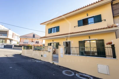 Moradia T4 para Venda em Pontinha e Famões