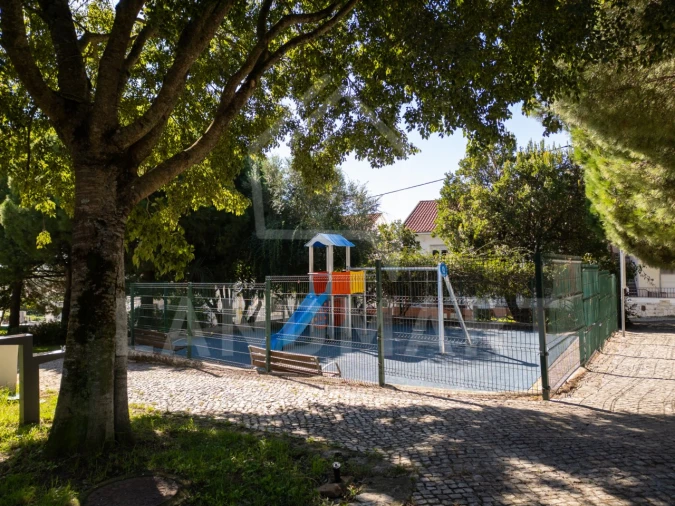 Moradia T4 para Venda em Pontinha e Famões Foto 4