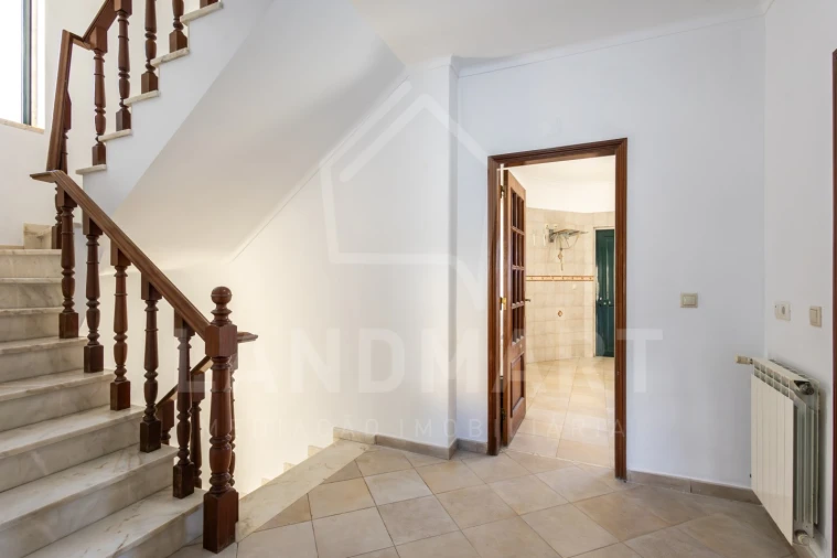 Moradia T4 para Venda em Pontinha e Famões Foto 16