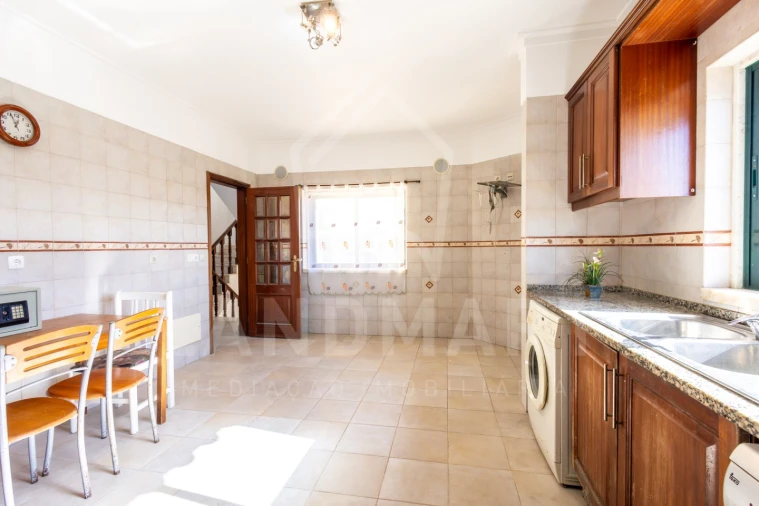 Moradia T4 para Venda em Pontinha e Famões Foto 9