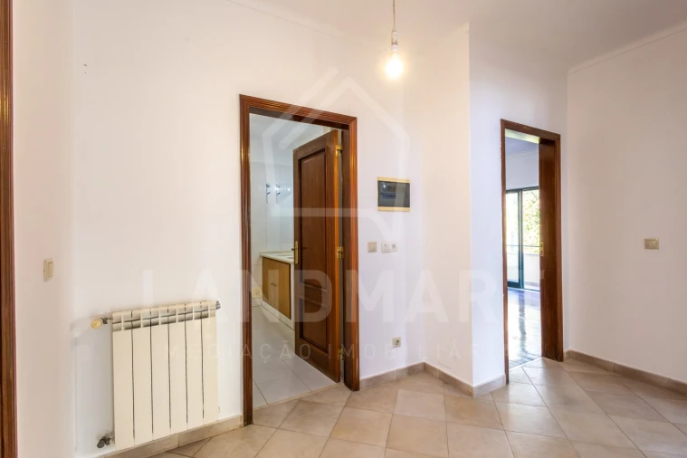 Moradia T4 para Venda em Pontinha e Famões Foto 18
