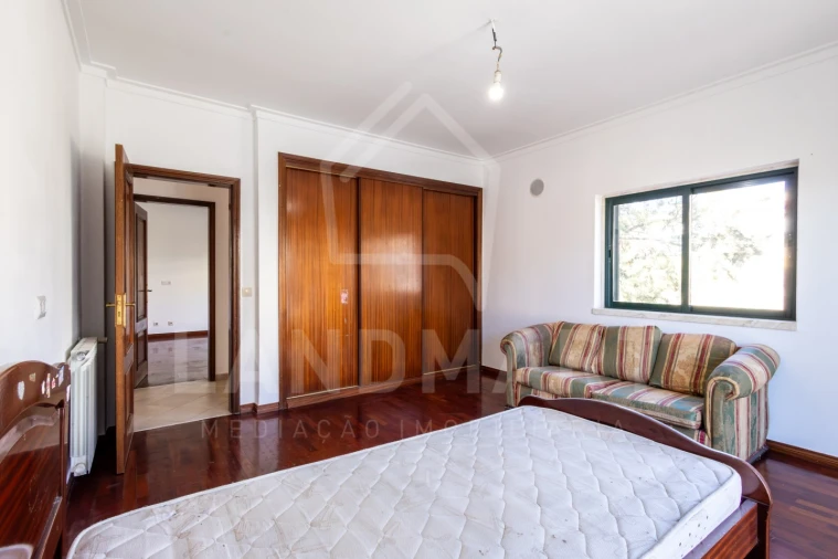 Moradia T4 para Venda em Pontinha e Famões Foto 26