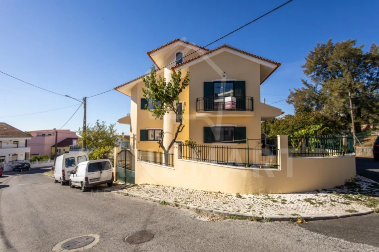 Moradia T4 para Venda em Pontinha e Famões Foto 42