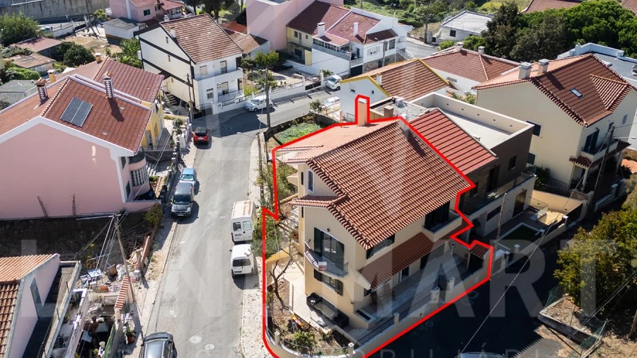Moradia T4 para Venda em Pontinha e Famões