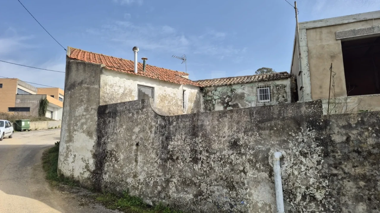 Moradia T2 para Venda em Santo Quintino Foto 3