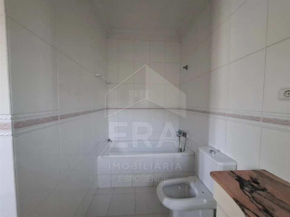 Moradia T3 para Venda em Forjães Foto 17