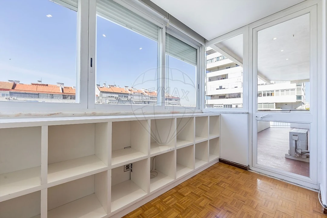 Apartamento T3 para Arrendamento em São Domingos de Benfica Foto 5