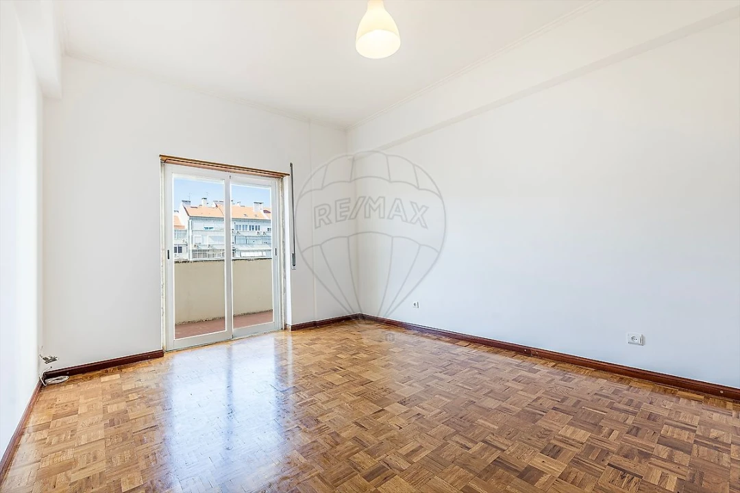 Apartamento T3 para Arrendamento em São Domingos de Benfica Foto 14