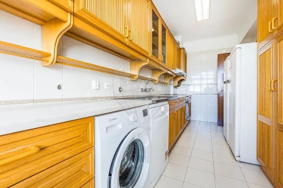 Apartamento T3 para Arrendamento em São Domingos de Benfica