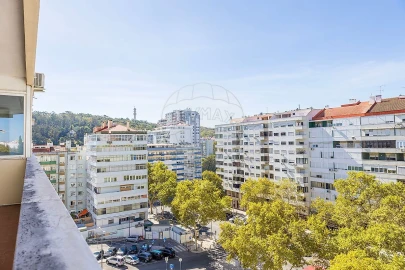 Apartamento T3 para Arrendamento em São Domingos de Benfica