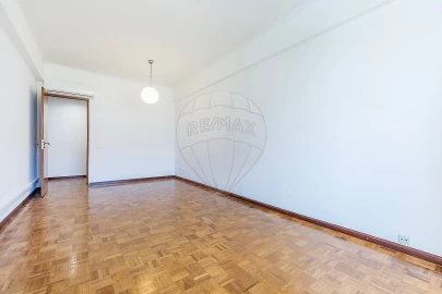 Apartamento T3 para Arrendamento em São Domingos de Benfica