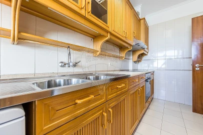 Apartamento T3 para Arrendamento em São Domingos de Benfica