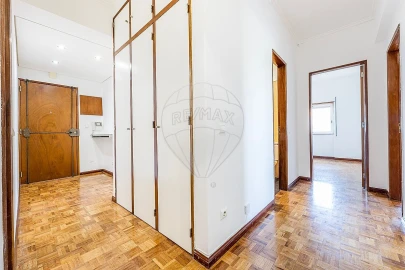 Apartamento T3 para Arrendamento em São Domingos de Benfica