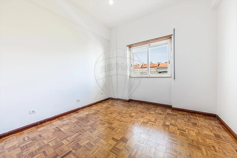 Apartamento T3 para Arrendamento em São Domingos de Benfica Foto 9