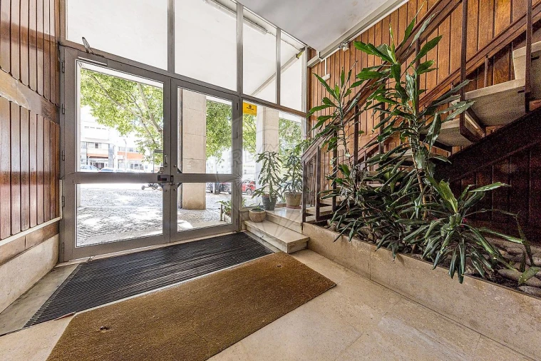 Apartamento T3 para Arrendamento em São Domingos de Benfica Foto 35