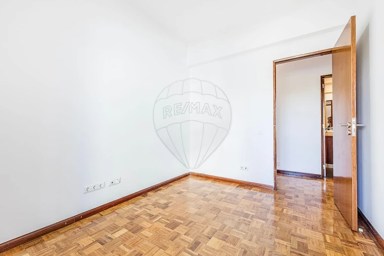 Apartamento T3 para Arrendamento em São Domingos de Benfica Foto 18
