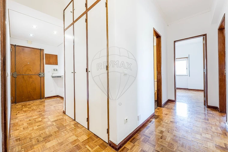 Apartamento T3 para Arrendamento em São Domingos de Benfica Foto 32