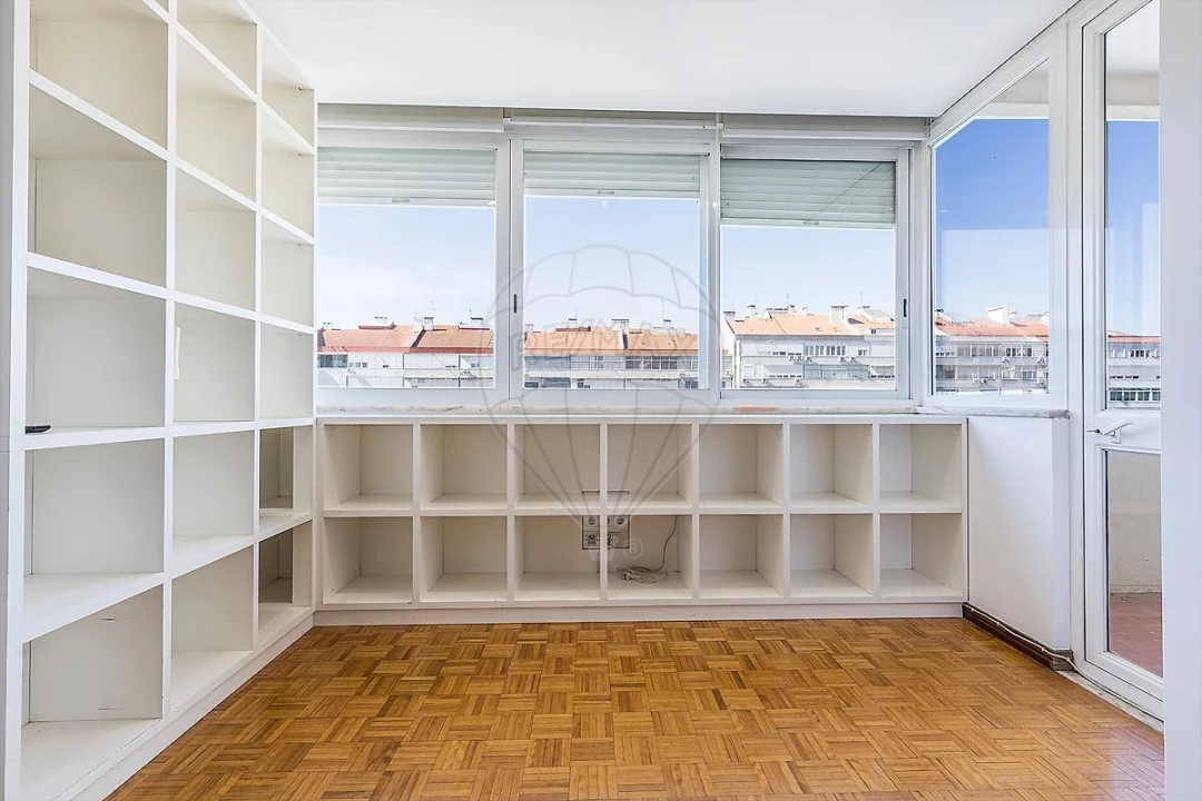Apartamento T3 para Arrendamento em São Domingos de Benfica Foto 2