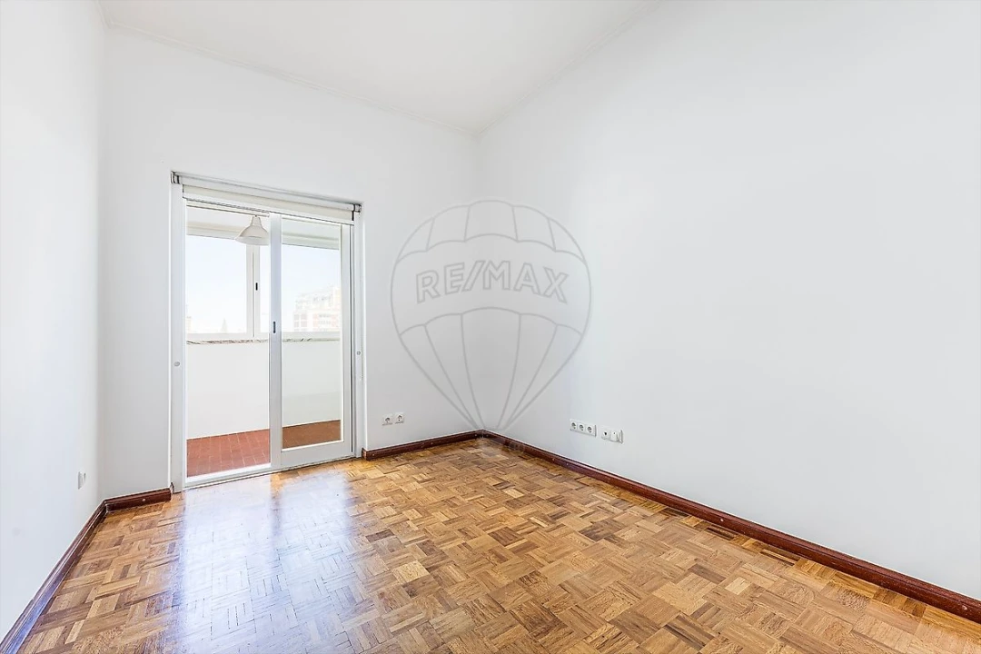 Apartamento T3 para Arrendamento em São Domingos de Benfica Foto 17