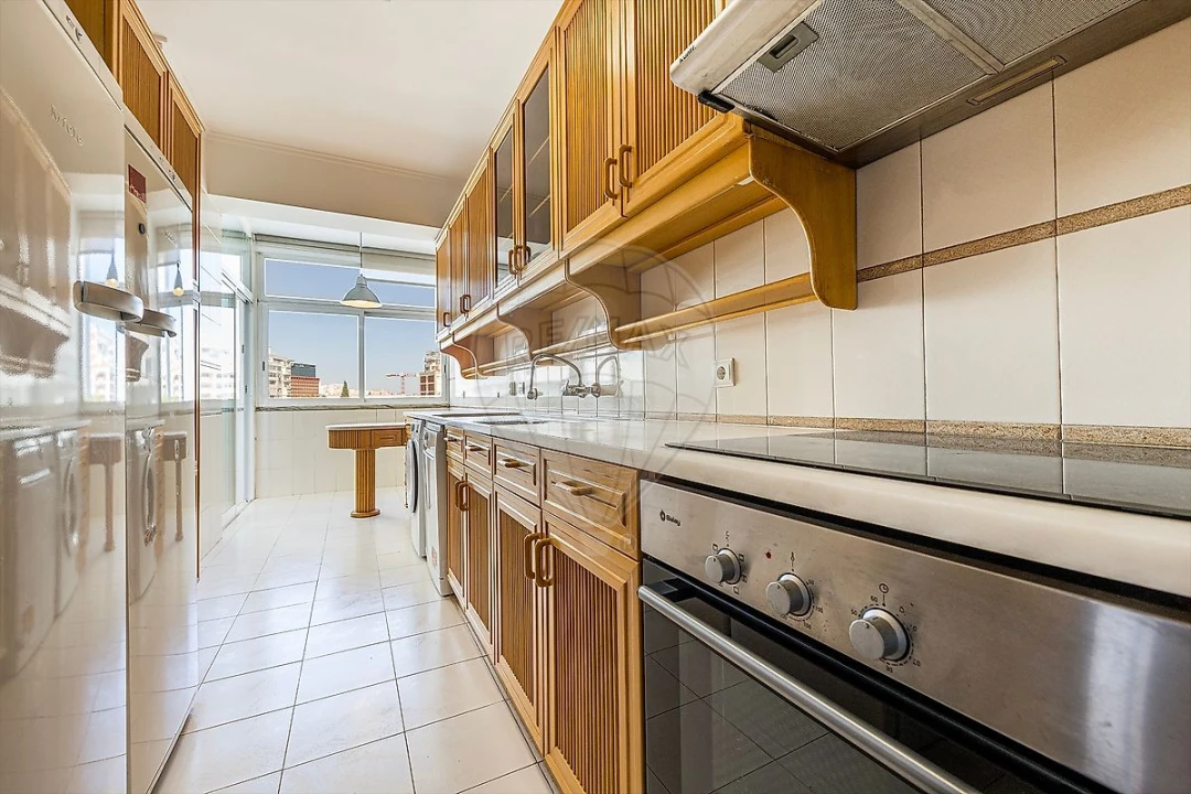 Apartamento T3 para Arrendamento em São Domingos de Benfica Foto 27