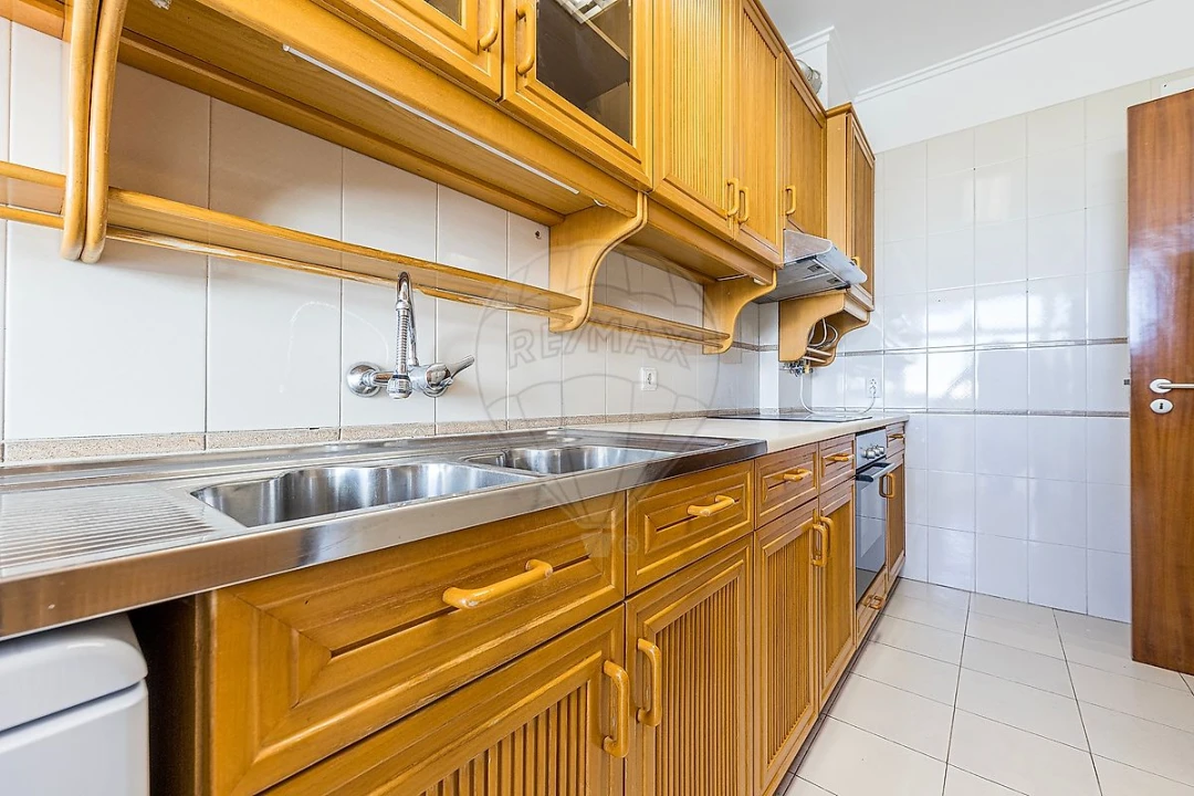 Apartamento T3 para Arrendamento em São Domingos de Benfica Foto 26