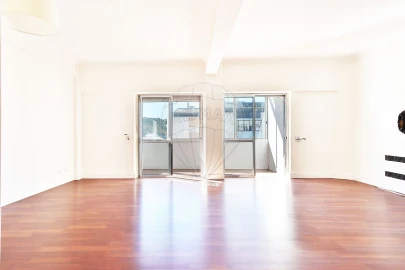 Apartamento T4 para Arrendamento em Benfica